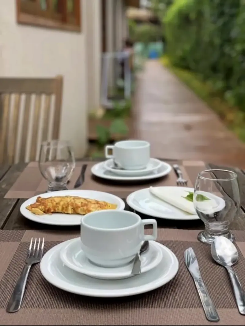 Mesa de café da manhã na Pousada Maresia